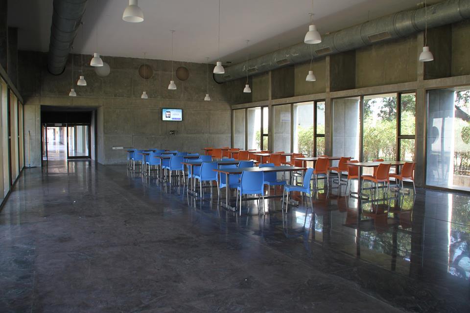 ડાઈનીંગ હોલ