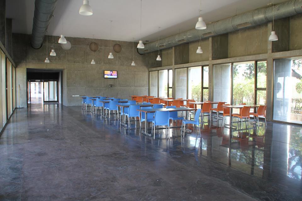ડાઈનીંગ હોલ